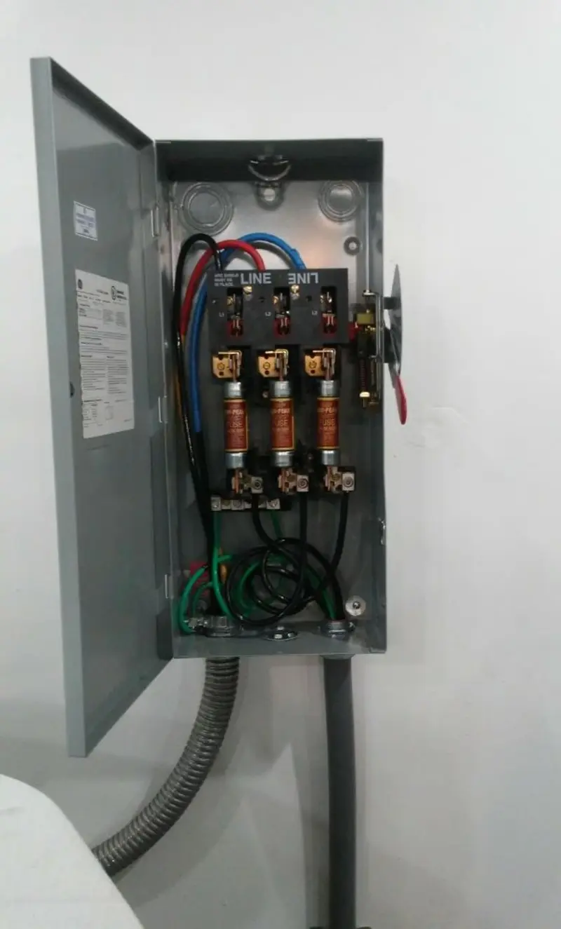 Three-phase disconnect switch installed for Smoke Detector Installation in Natchitoches